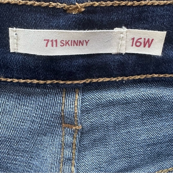 Levis 711 Skinny Jeans Women Plus Size 16W Dark Wash Blue Stretch Denim Whiskers - Picture 6 of 13